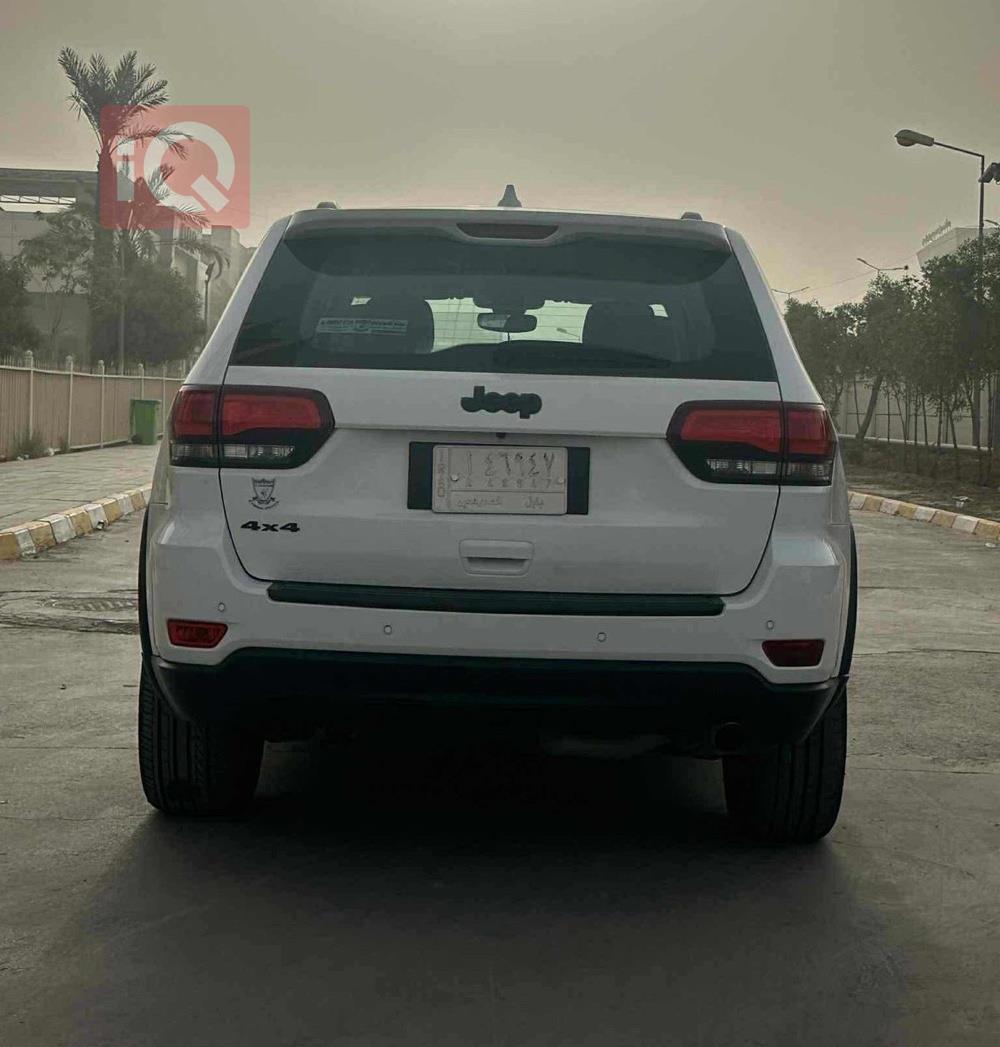 جیپ گراند شیرۆکی